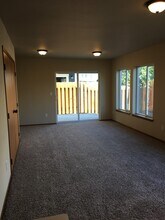 Junett St Townhouses in Tacoma, WA - Building Photo - Interior Photo