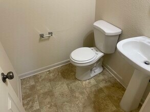 8031 Barnes Ridge Ln in Houston, TX - Foto de edificio - Building Photo