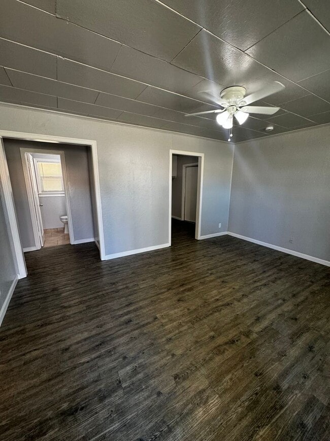 1024 Delaware Ave in Los Banos, CA - Building Photo - Building Photo