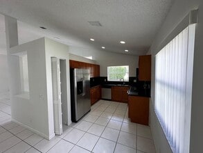 1051 Briar Ridge Rd in Weston, FL - Building Photo - Building Photo