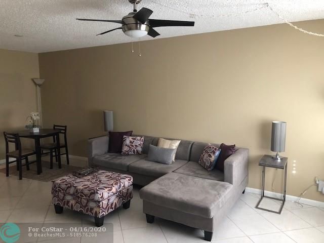 7305 NW 5th Ct-Unit -105 in Margate, FL - Foto de edificio