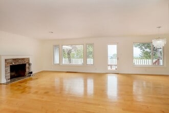 1360 Millbrae Ave in Millbrae, CA - Building Photo - Building Photo