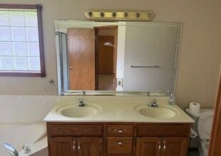 511 Pepper Hill Dr in Nixa, MO - Building Photo - Building Photo