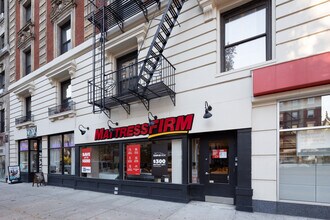 250 W 82nd St in New York, NY - Foto de edificio - Building Photo