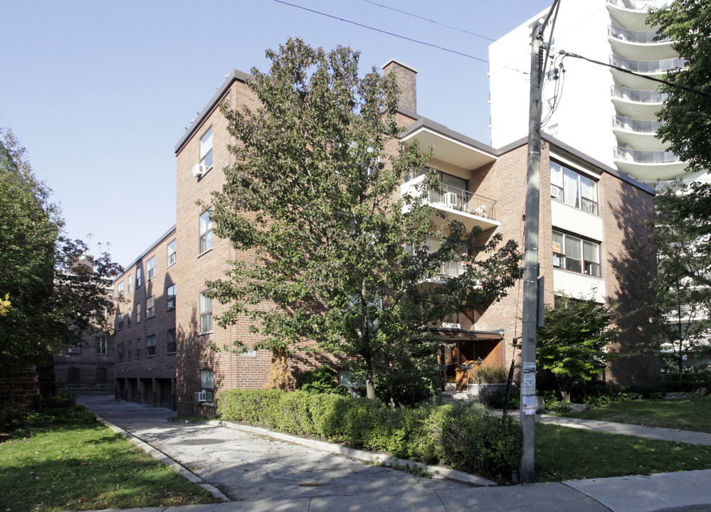 40 Walmer Rd Apartments in Toronto, ON - Building Photo