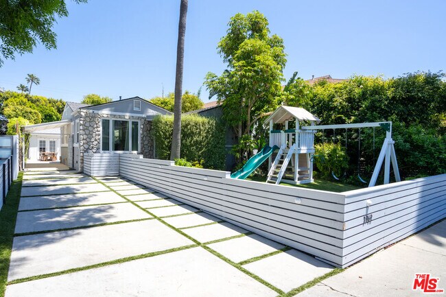 property at 3762 Barry Ave