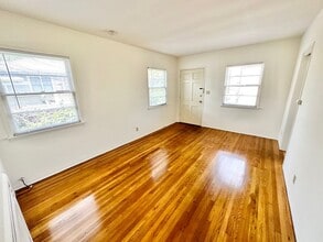 1220 1/2 E 1st St in Long Beach, CA - Building Photo - Building Photo