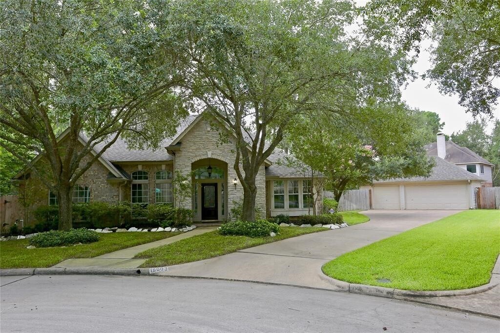 19003 Yearling Meadows in Houston, TX - Building Photo