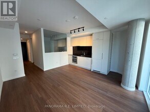 689-689 The Queensway in Toronto, ON - Building Photo - Building Photo