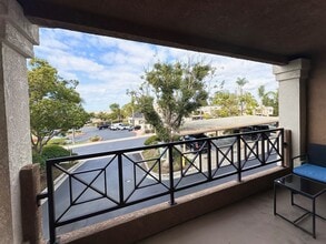 3201 Sirena Vista Way, Unit 121 in Carlsbad, CA - Foto de edificio - Building Photo