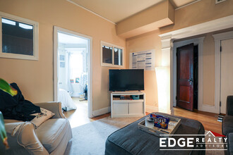 1719 Commonwealth Ave, Unit 2 in Boston, MA - Foto de edificio - Building Photo