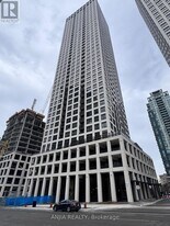 30 Elm Dr W in Mississauga, ON - Building Photo