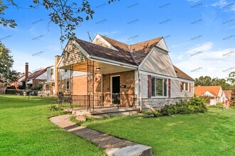 5009 Limberlost Ln in Cincinnati, OH - Building Photo - Building Photo