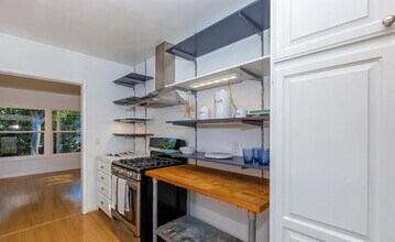 1067 Sanborn Ave in Los Angeles, CA - Building Photo - Building Photo