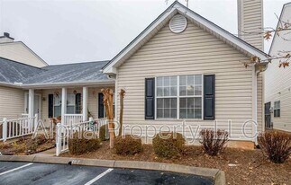 107 Hammett Grove Ln in Greer, SC - Building Photo