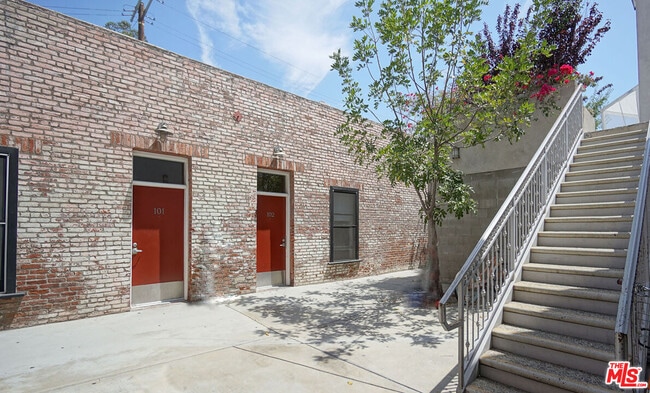 property at 922 W 23rd St