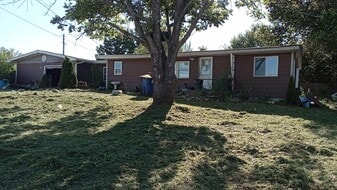 1540 Koch Ln in Desoto, MO - Building Photo