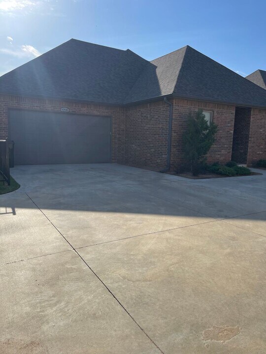 4708 Enclave Ln in Norman, OK - Foto de edificio