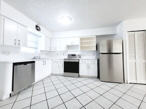 14002 NE 6th Ave in North Miami, FL - Foto de edificio - Building Photo