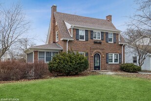 322 N Monroe St in Hinsdale, IL - Building Photo