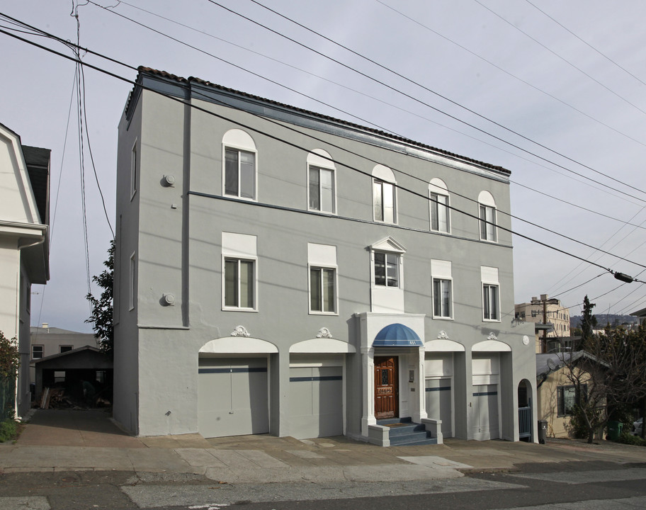 451 Wayne Ave in Oakland, CA - Building Photo