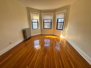 19 Washington St S, Unit 402 in Malden, MA - Building Photo - Building Photo