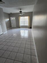 51 Whitehead Cir in Weston, FL - Foto de edificio - Building Photo