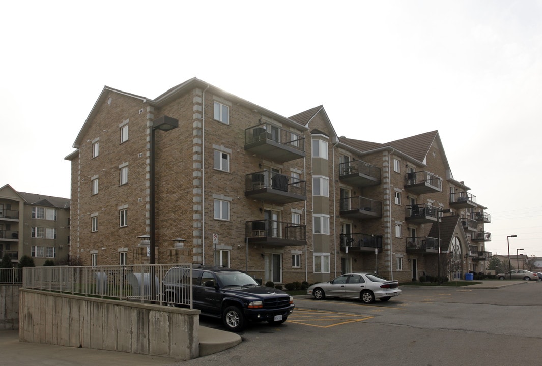 Kensington Gate in Burlington, ON - Building Photo