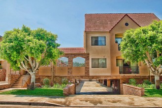 Arcadia Villas in Glendale, CA - Foto de edificio - Building Photo