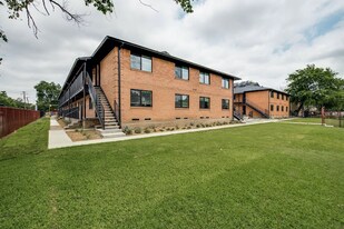 5103 Live Oak St, Unit 1102 in Dallas, TX - Building Photo