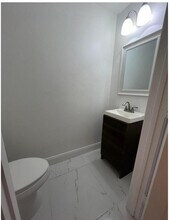 7870 Dixie Beach Cir in Tamarac, FL - Building Photo - Building Photo