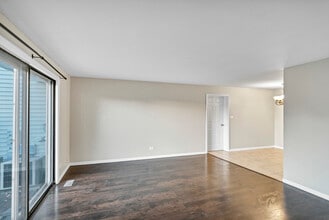 1321 Yarmouth Ct in Schaumburg, IL - Building Photo - Building Photo