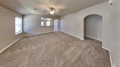 10213 NW 24th Terrace in Yukon, OK - Building Photo - Building Photo