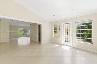 3300 Segovia St in Coral Gables, FL - Building Photo - Building Photo