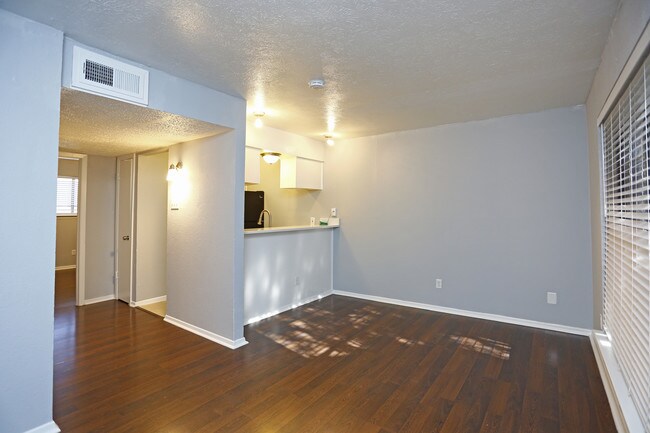 Bowser in Dallas, TX - Foto de edificio - Interior Photo