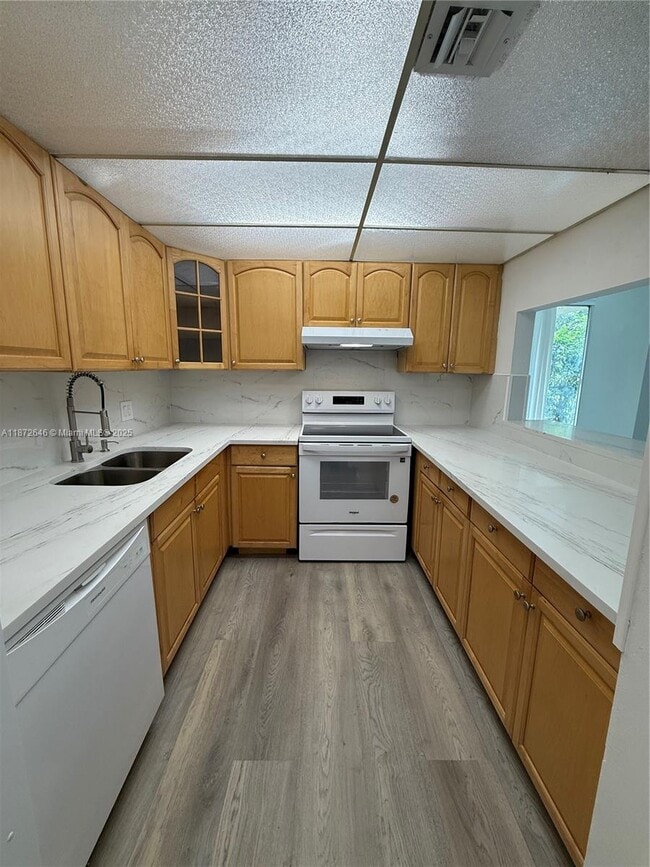 9441 Live Oak Pl