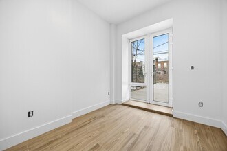 379 Hawthorne St, Unit 1B in Brooklyn, NY - Building Photo - Building Photo
