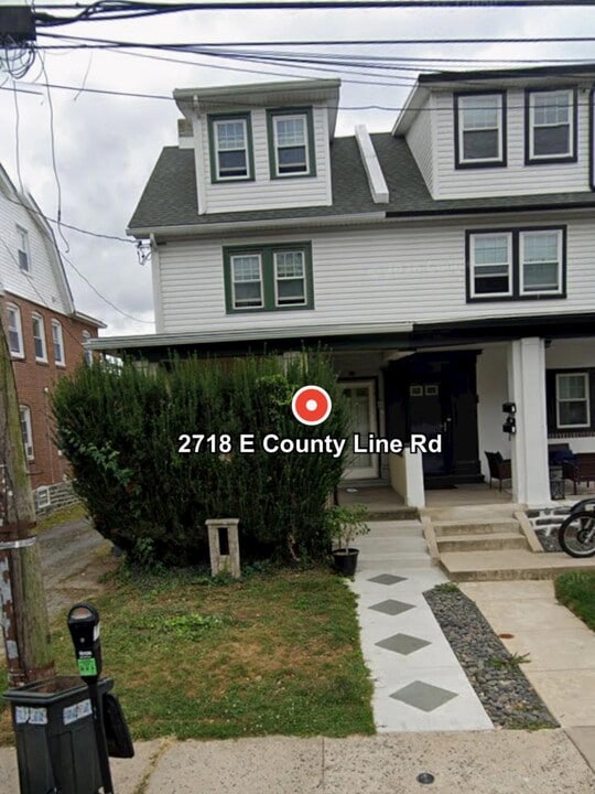 2718 E County Line Rd in Ardmore, PA - Building Photo