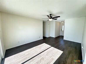 2221 Michigan St in New Braunfels, TX - Building Photo - Building Photo