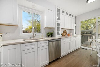 4910 Chipman Dr in Waterford Township, MI - Building Photo - Building Photo