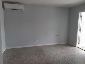 301 NE 23rd St in Wilton Manors, FL - Building Photo - Building Photo