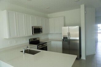 2700 Skyline Lp in Kissimmee, FL - Building Photo - Building Photo