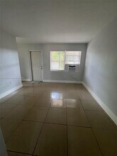 1281 NW 60th St in Miami, FL - Building Photo - Building Photo