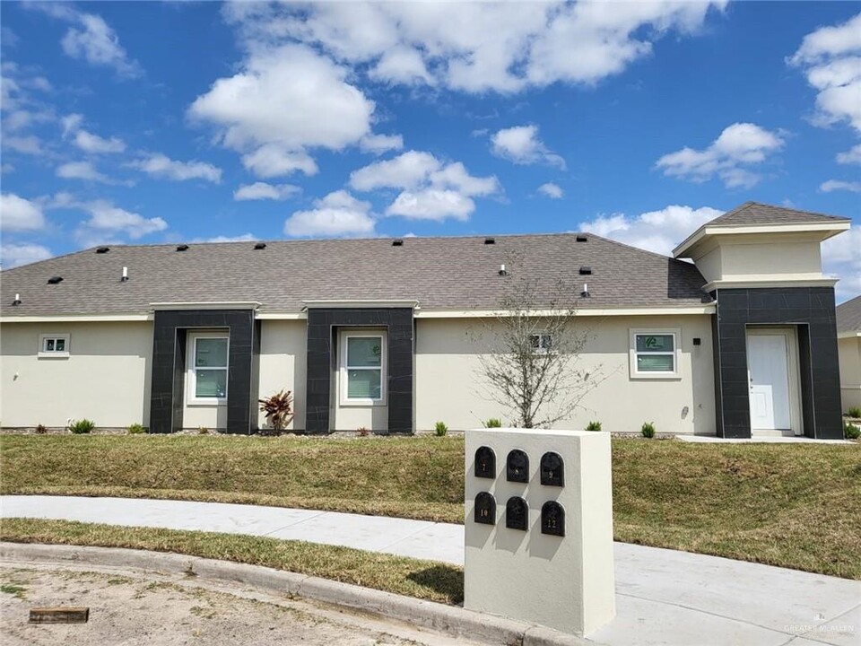 1037 French Ave-Unit -1 in Edinburg, TX - Building Photo