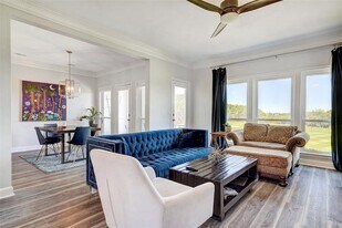 16 Tournament Way in The Hills, TX - Building Photo