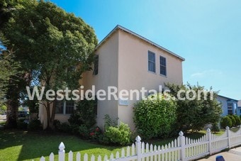 1352 Ocean Park Blvd, Unit D in Santa Monica, CA - Building Photo - Building Photo