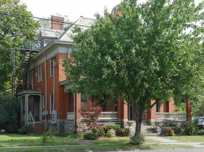 820 W 3rd St in Williamsport, PA - Foto de edificio - Building Photo