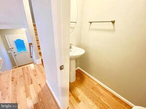 9400 Candleberry Ct in Burke, VA - Building Photo - Building Photo