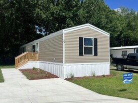 35 Tower Manor Cir W in Auburndale, FL - Building Photo