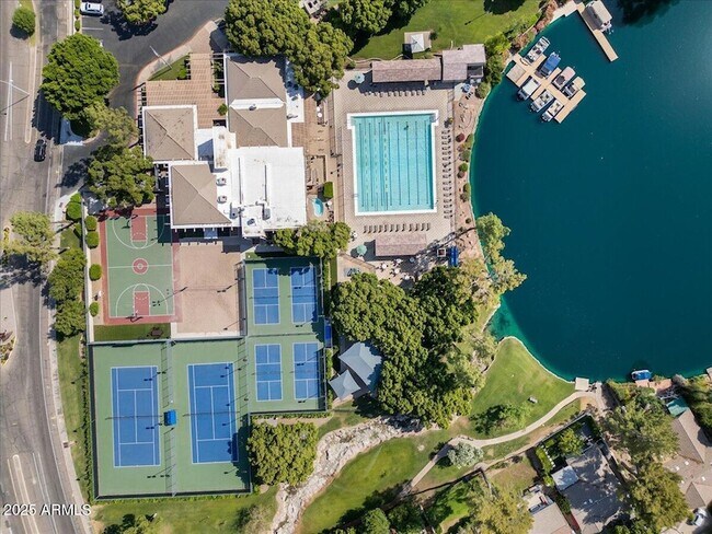 property at 5200 S Lakeshore Dr